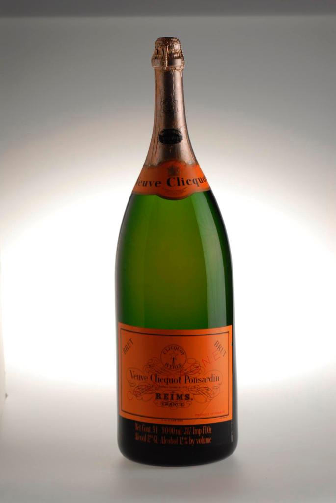 13. 1973 Veuve Clicquot 9,0l